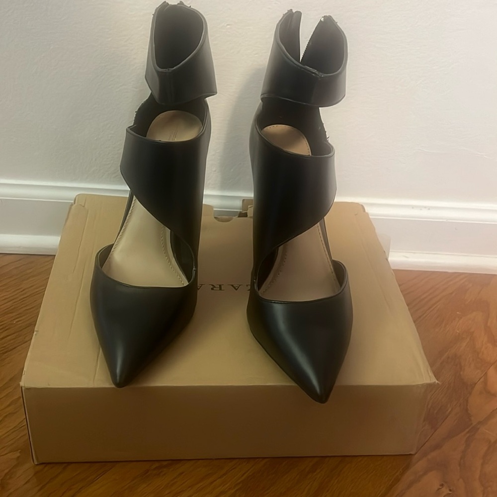 Cut out heeled booties